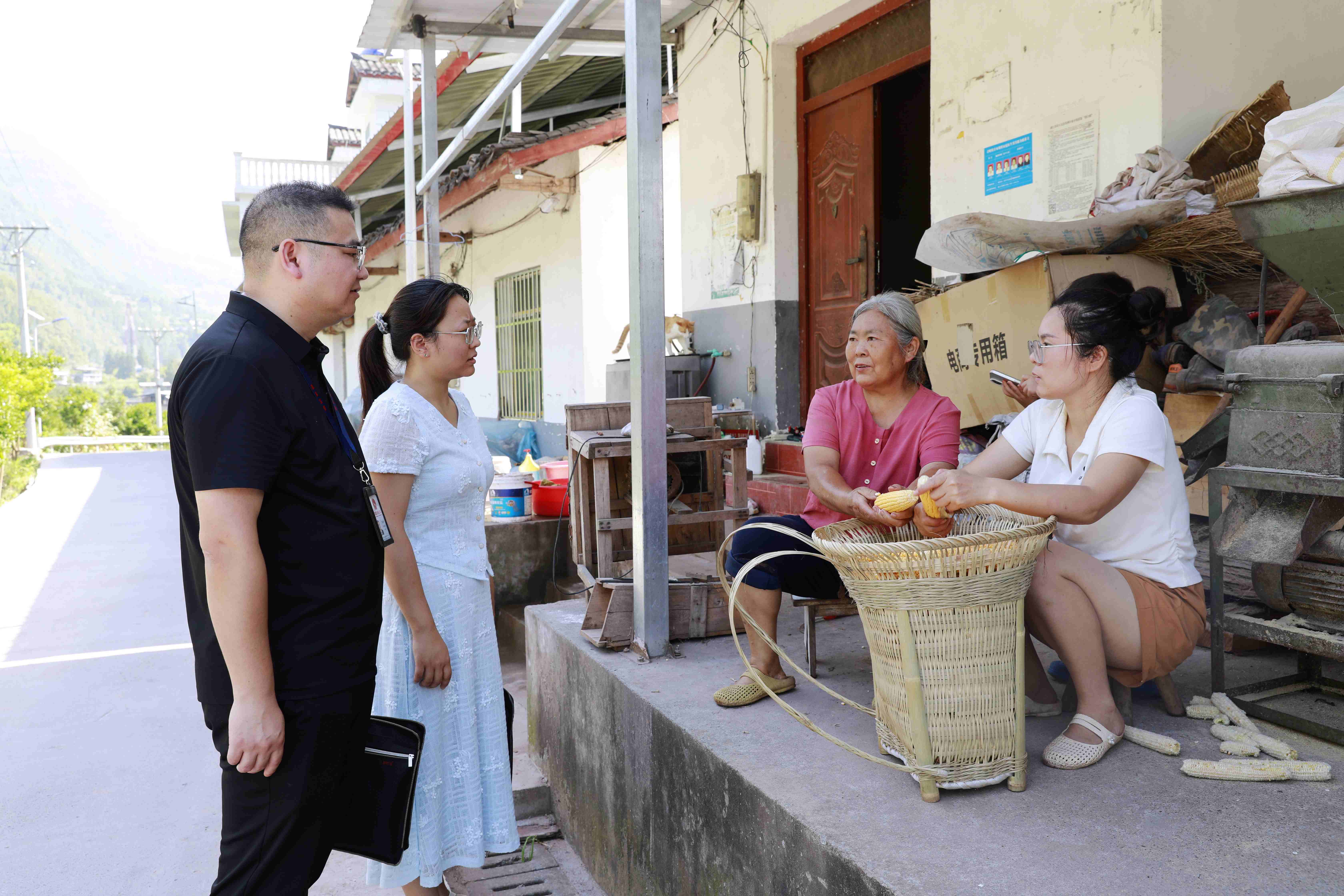 《四川新闻网》关注通江县：盏盏灯火暖透民心路